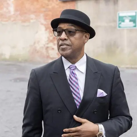 Close Up Radio Welcomes Back Artist Tony Spencer