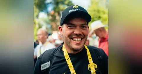 Tour de France '25 - 4: Soigneur Martijn Snaet about the perfect musette hand-over, massaging Matteo Jorgenson and the rallyrace to the finish