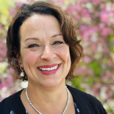 Close Up Radio Spotlights Nurse and Wellness Coach Yolanda Hammond of Wellness Ease
