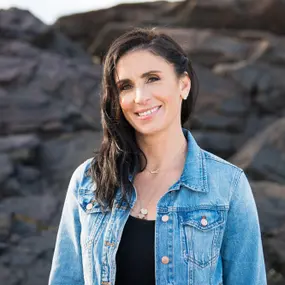 Laura McKowen Profile Photo