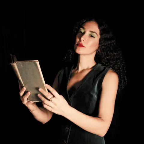 Bedouine (Azniv Korkejian)