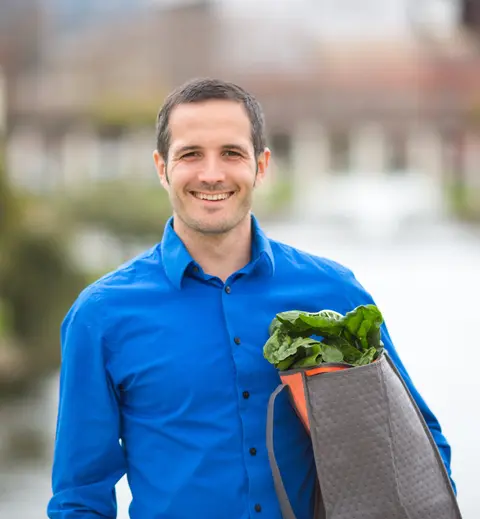 Episode 70 Doctor Overcomes Rare Autoimmune Disease & Severe Digestive Issues With A Plant-Based Diet