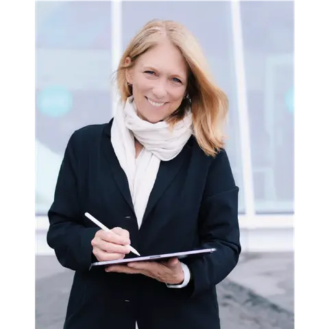 S2E3: Liza Donnelly: Visual Journalist, New Yorker Cartoonist, Speaker, Feminist