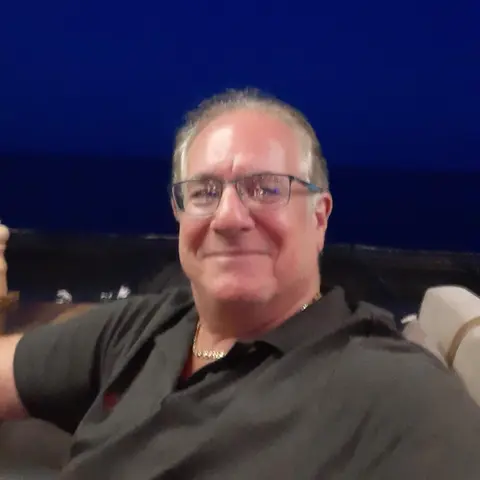 Close Up Radio Spotlights Sports Betting Strategist Howard Robins of TeaserKing