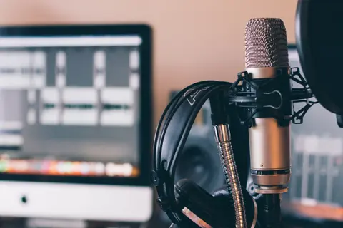 Top 39 Recruiting Podcasts You Should Be Listening To