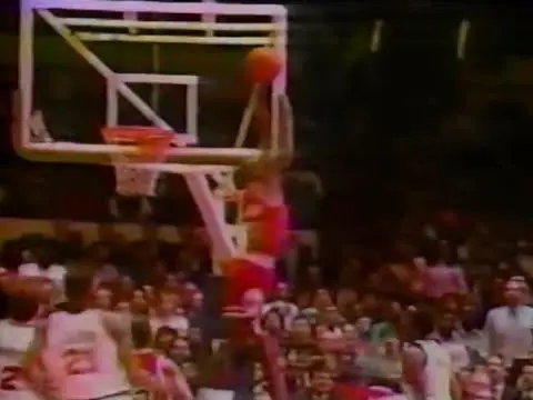 Michael Jordan - stunning, rarely-seen block vs New York Knicks | Madison Square Garden (1988)