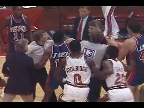 Laimbeer clobbers Jordan - Stan Albeck fights Chuck Daly. Ejections! | Pistons @ Bulls [10-26-1985]