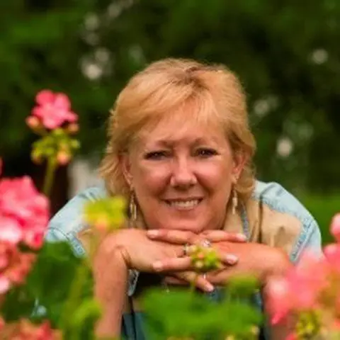 Close Up Radio Welcomes Back Animal Communicator and Psychic Shirley Scott