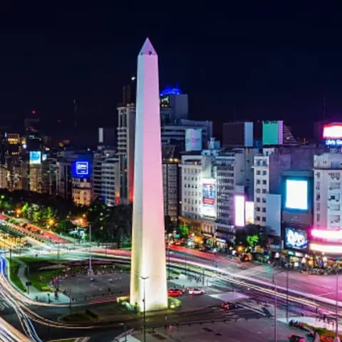 Buenos Aires - Uruguay - Paraguay - Lima. From the East Coast to the West Coast of South America by car. Talking with Volker Langbehn.