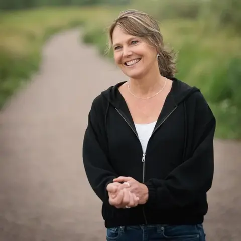 Close Up Radio Spotlights Pain Coach Stacey Townsend of Brain Retrain For Pain