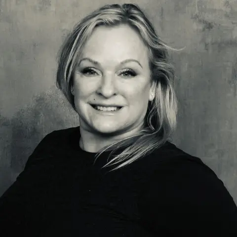Close Up Radio Spotlights Astrologer Carrie Lever, Pen Author Khieri