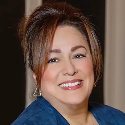 The Jewelry District, Episode 16: Guest Sherry Smith