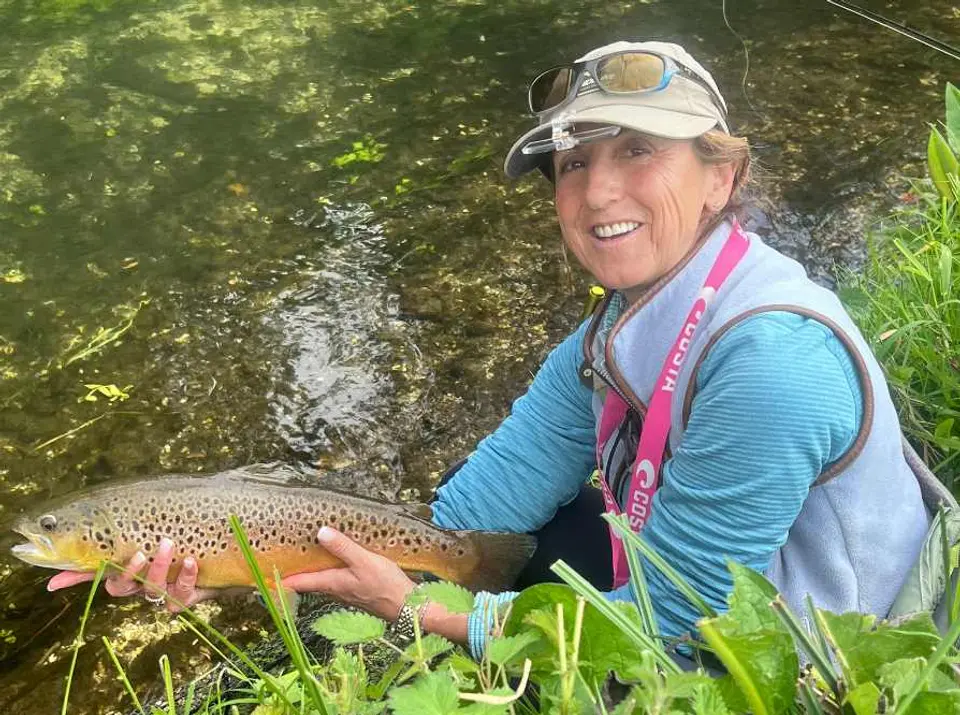 Test 1 (2).jpg Gilly Bate on the River Test with a nice Brown Trout