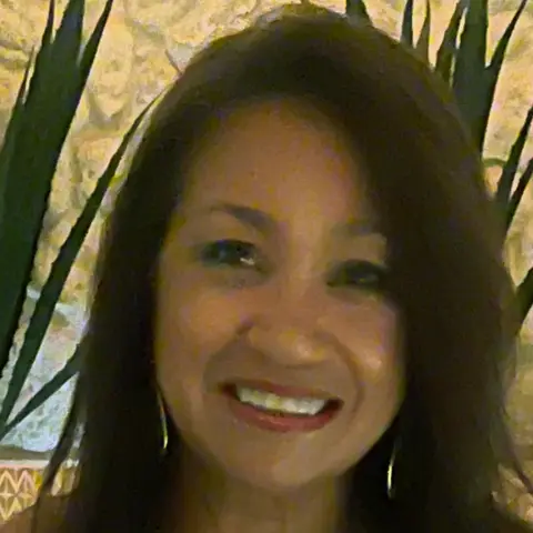 Close Up Radio Spotlights Holistic Health Practitioner Xiomara Hoey of Xiomara Empowered Health