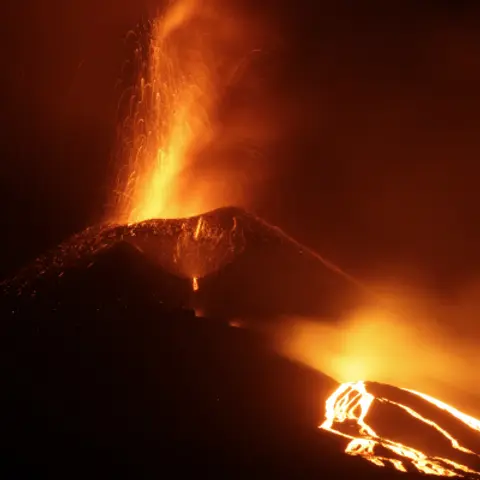 Earthquakes & Volcanoes