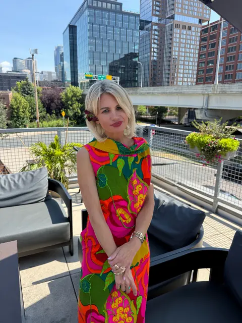 EP 247: FINDING CONFIDENCE THROUGH STYLE WITH LESLIE FIRKINS