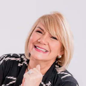 Kay Valenzuela Profile Photo
