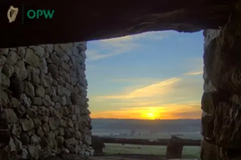 Newgrange Winter Solstice with Gabriel Cooney – Amplify Archaeology Podcast