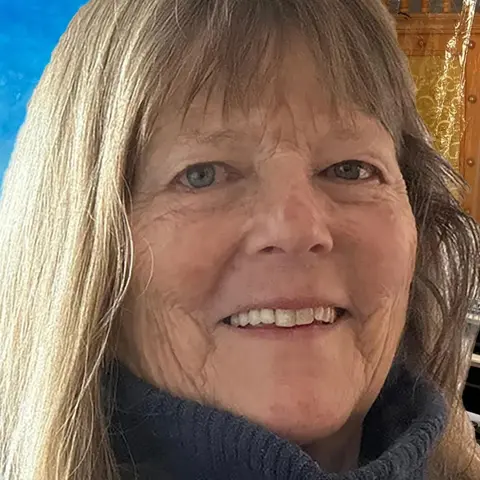 Close Up Radio Spotlights Visual Artist Lisa Porter Lawrence