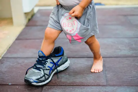 When Should Kids Start Wearing Shoes?