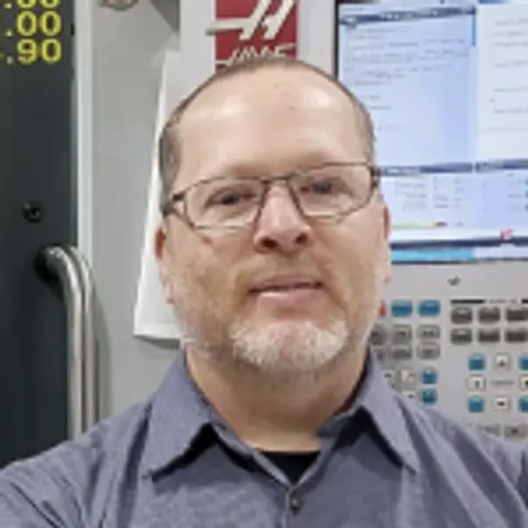 Precision Machining Class in Session, with Jared Daily-EP 207