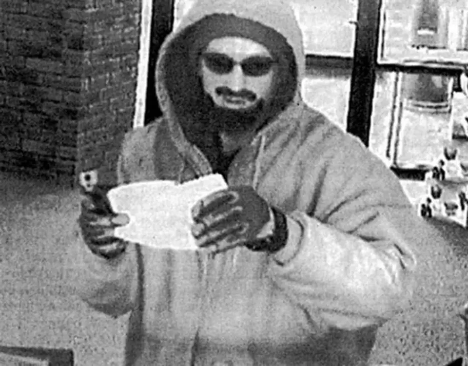 Israel Keyes robbing a bank