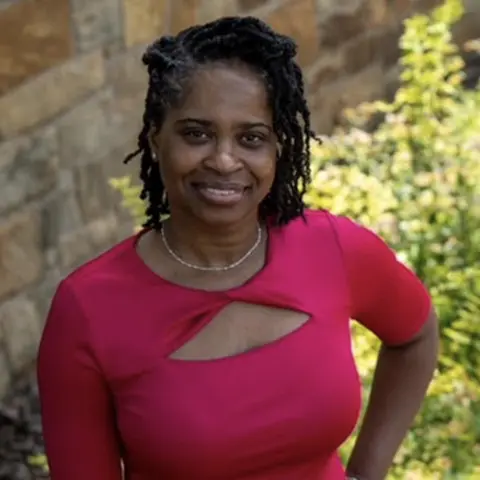 Close Up Radio Spotlights Gay Life Coach Giselle Wallace