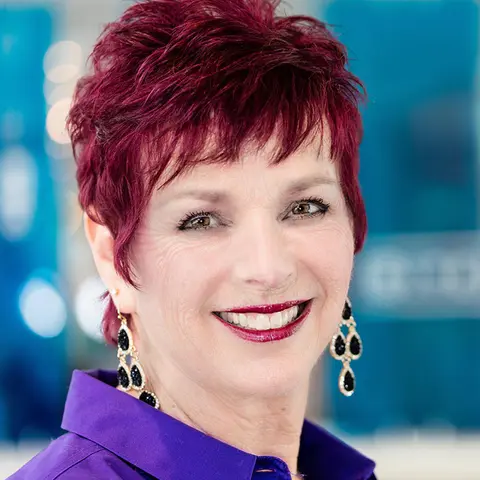 Close Up Radio Spotlights Empowerment Coach and Author Sanar Alixandyr of The White Peacock Center for Healing