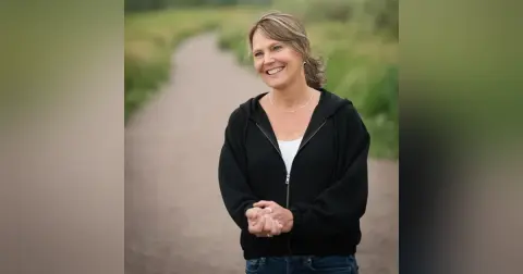 Close Up Radio Spotlights Pain Coach Stacey Townsend of Brain Retrain For Pain