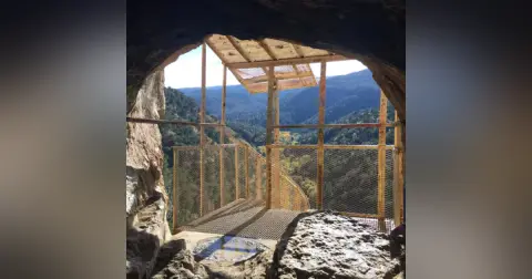 Sandia Cave