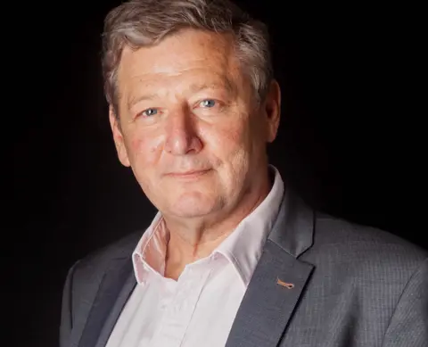 The Ukrainian War Week Four - Russia's strategic mistakes and What role for NATO ? In conversation with retired British General Sir Chris Deverell.
