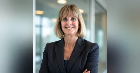 Close Up Radio Spotlights Business and Leadership Coach Lorraine Moore of Accelerate Success Group