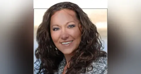 Part 1: Close Up Radio Spotlights Handwriting Expert Laurie Hoeltzel
