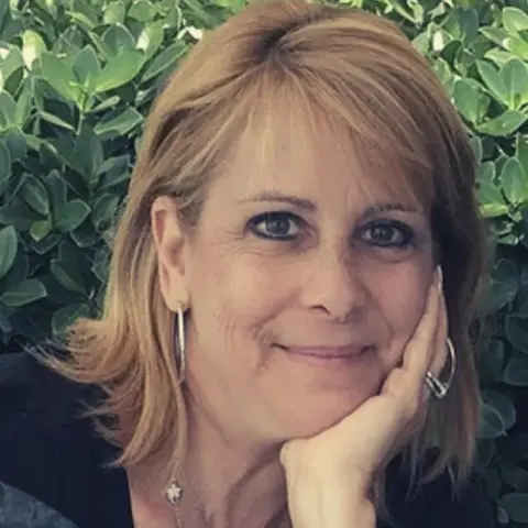 Close Up Radio Spotlights Nutritionist, Dietitian, and Author Ronni Litz Julien