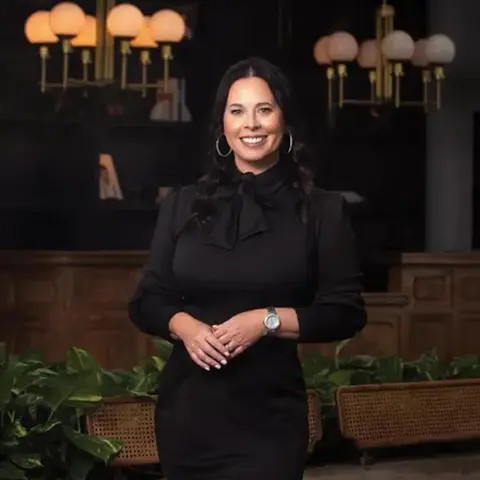 Close Up Radio Spotlights Business Consultant Tricia Stover of Performance Masters