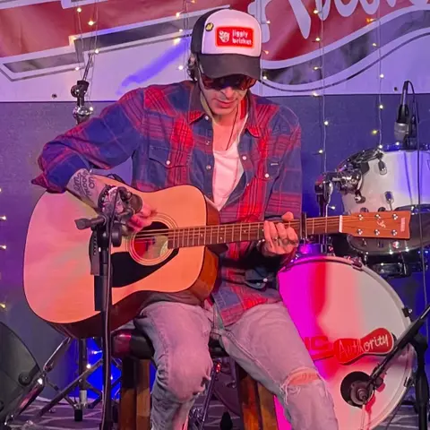 Live from the Bird's Nest Andrew from The Young Rockets