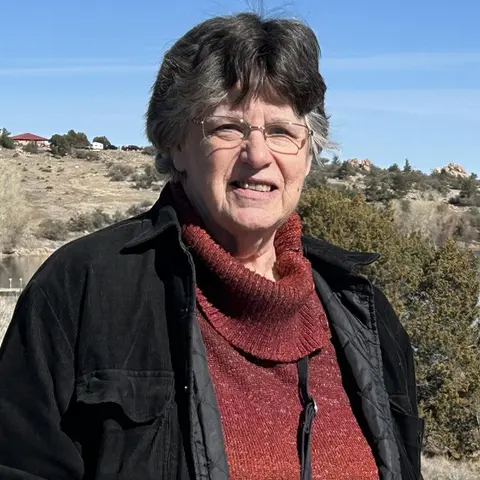 Close Up Radio Spotlights Author, Artist, and Activist Linda Moran