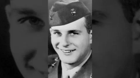 US Marine Corps 2ndLt George Ramer: Korean War Medal of Honor Recipient