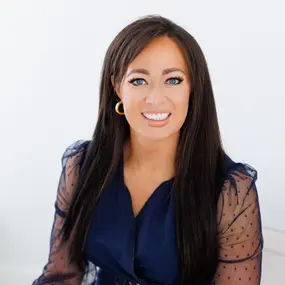 Thais Gibson Profile Photo