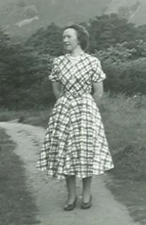 34 Women at War 3 - Wartime Holiday memoir by Anne Cheall