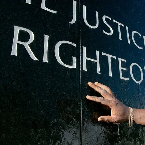 “For Want of a Comma: The Constitution and Birthright Citizenship”