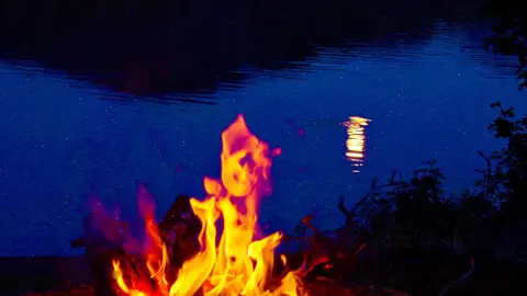 Campfire by a Lake | Sleep or Study to Water Sounds & Crackling Fire White Noise | 10 Hours