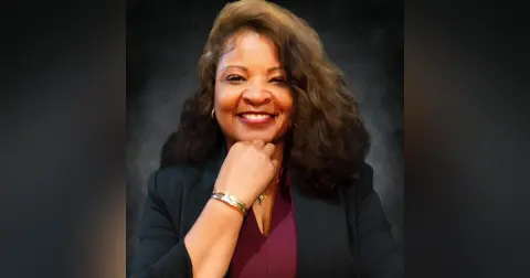 Close Up Radio Spotlights Author and Minister Lisa S. Owens of Surrender All