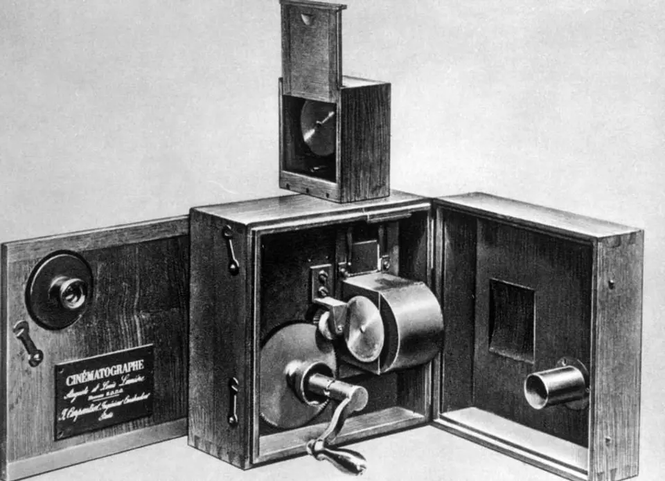 Origin-of-Cinema-Cinematographe-2-animaders.jpg