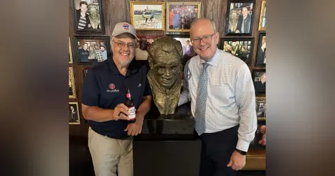 S1  E116  GRANT DePORTER - President of Harry Caray's Restaurant Group Chicago, Illinois