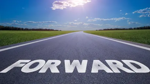 Moving Forward vs. Limiting Beliefs: Navigating Life’s Crossroads