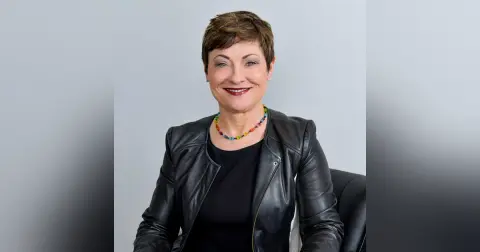 Close Up Radio Spotlights Donna Cates of Money Matters Wealth Solutions