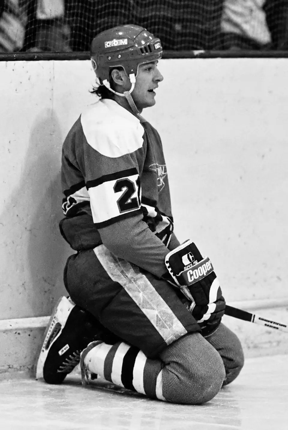 Ron Shudra kneeling on the ice in his Solihull Barons uniform during the 1990–91 British ice hockey season.