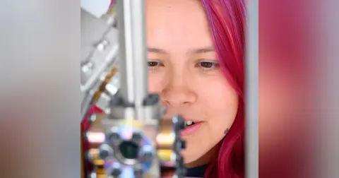 Quantum sensors benefit from miniaturized ultrahigh vacuum
