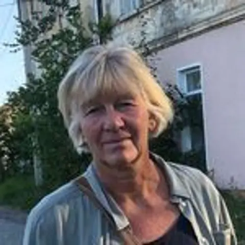 A WRITER'S LIFE  Gabriele Goldstone